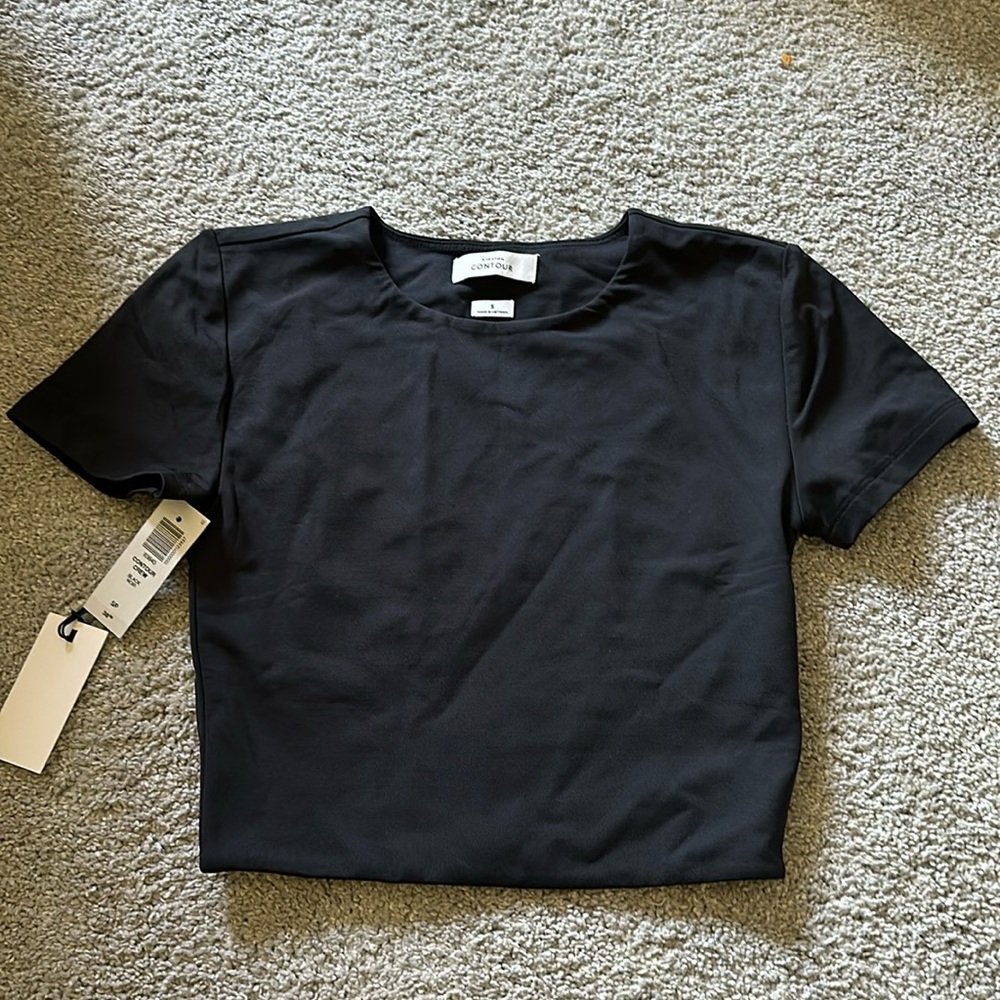 Aritzia Babaton short sleeve contour shirt!! NWT!!